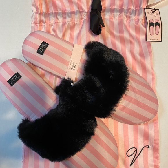 NWT VS.   slippers with matching carry bag - Picture 3 of 7